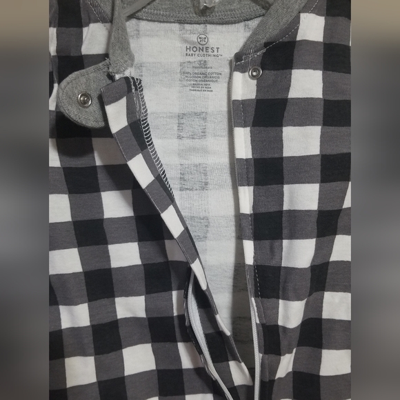 Honest Company Infant set of 2 zip up sleepers - Picture 3 of 9